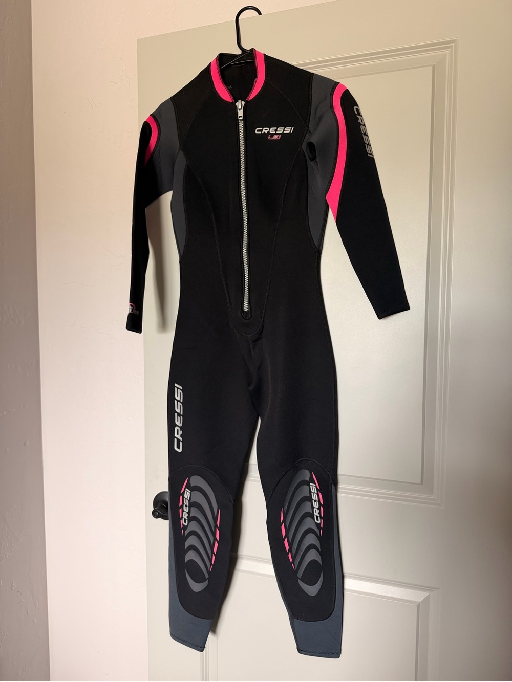 Cressi Women’s Full Wetsuit in Black & Pink